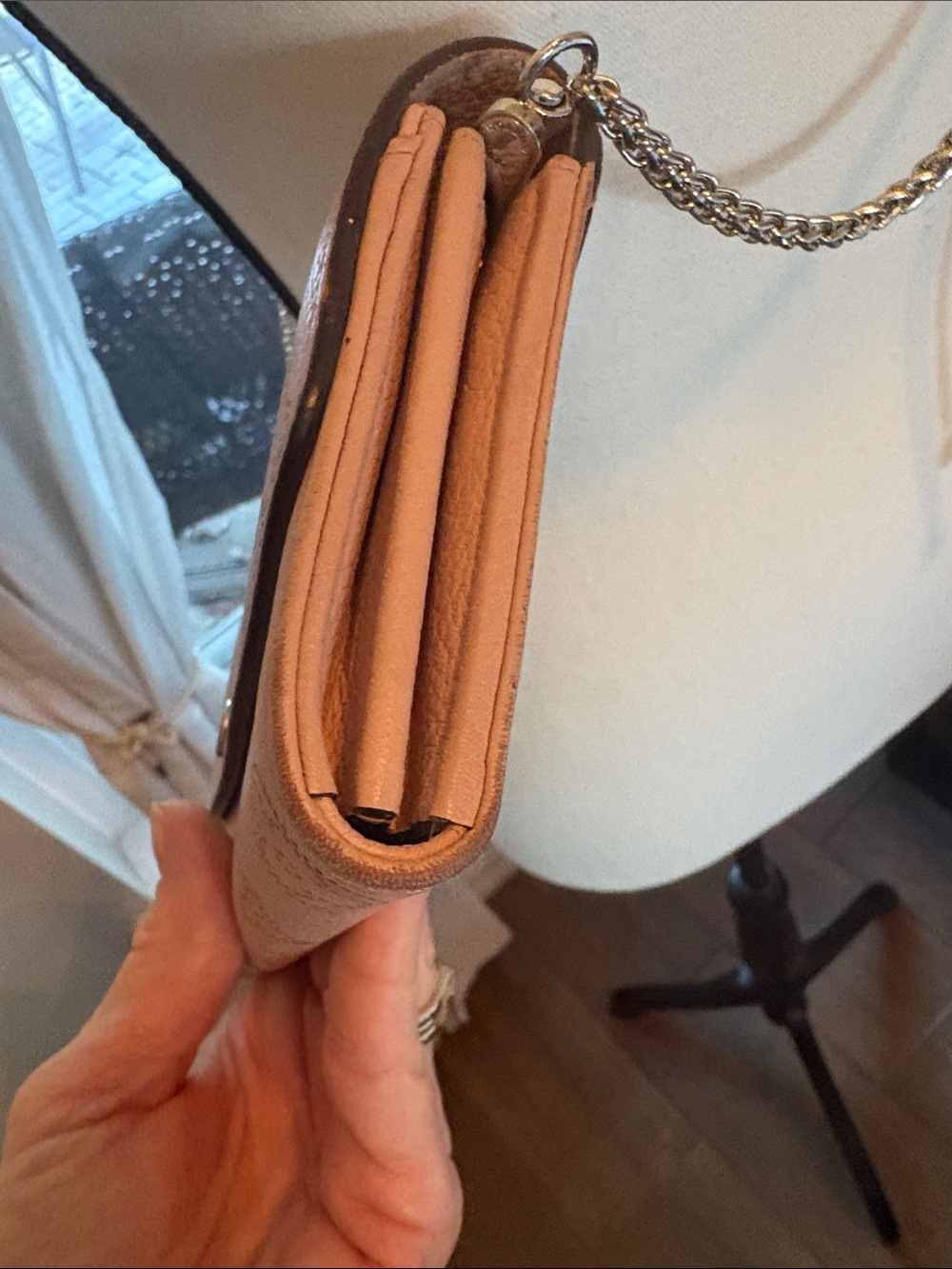 Louis Vuitton Pink Mahina Leather Crossbody XL Wallet on chain - Picture 5 of 15
